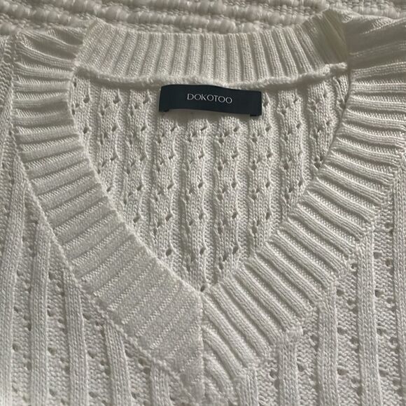 Dokotoo White Short Sleeve V-neck Sweater - Picture 4 of 5